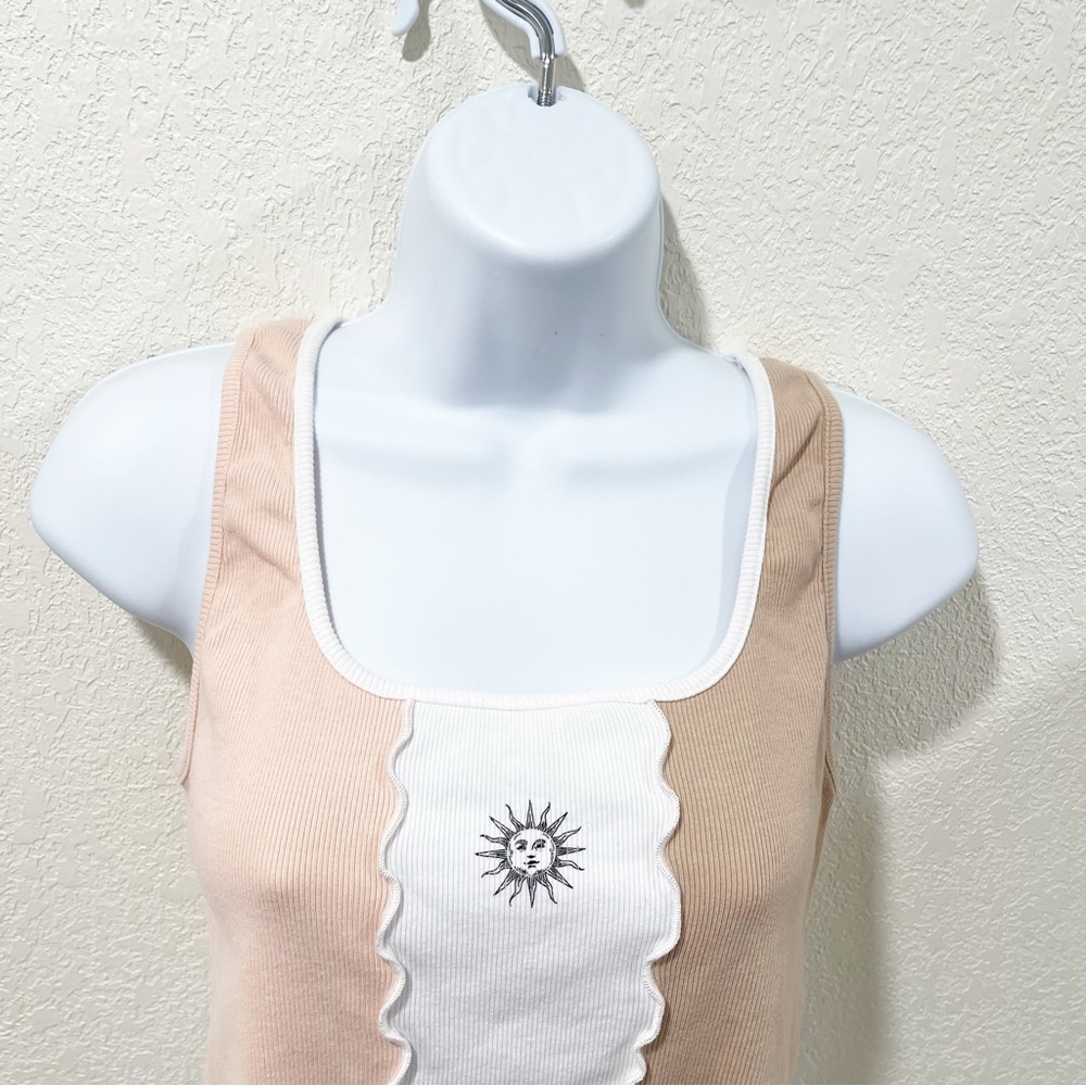 Tally Weijl cropped color block tee sun logo neutral colors | Juniors Sz L - Picture 3 of 5